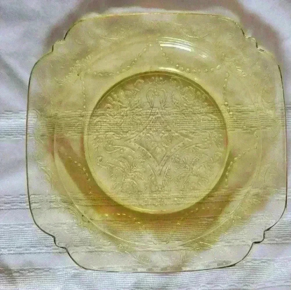 Set of 2-Madrid Yellow Luncheon Plates - Picture 4 of 5